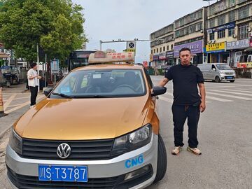 “80岁以上老人坐车，都不收钱！” 这位的哥让人感动