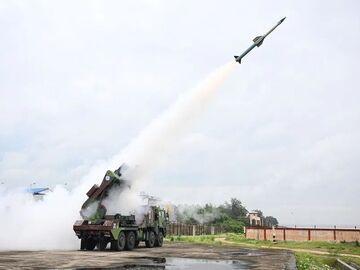 印度进行综合防空武器系统首次飞行测试