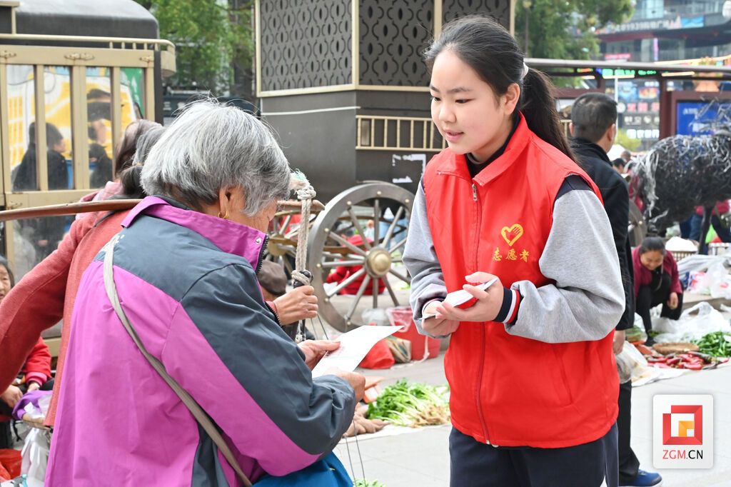 解放路中学学生志愿者.jpg