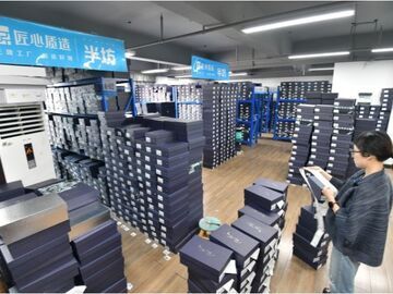 从代工配角到品牌主角，“中国女鞋之都”踏浪归来丨城市研究社