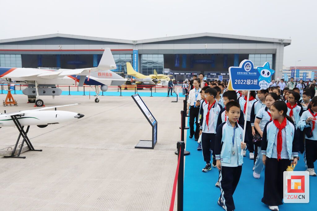 大安区广华山小学校学生实践.JPG