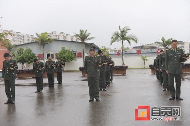 向新冠肺炎疫情犧牲烈士和逝世同胞默哀.JPG