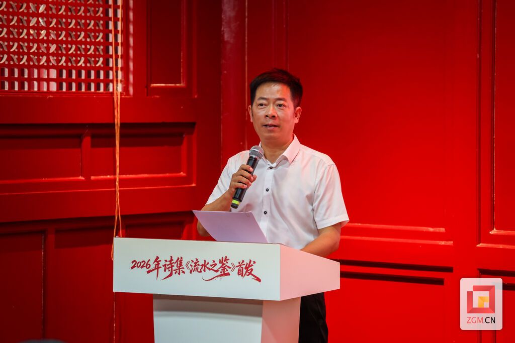 春芽文学社成员王文炳 记者 周馨钰 摄.jpg