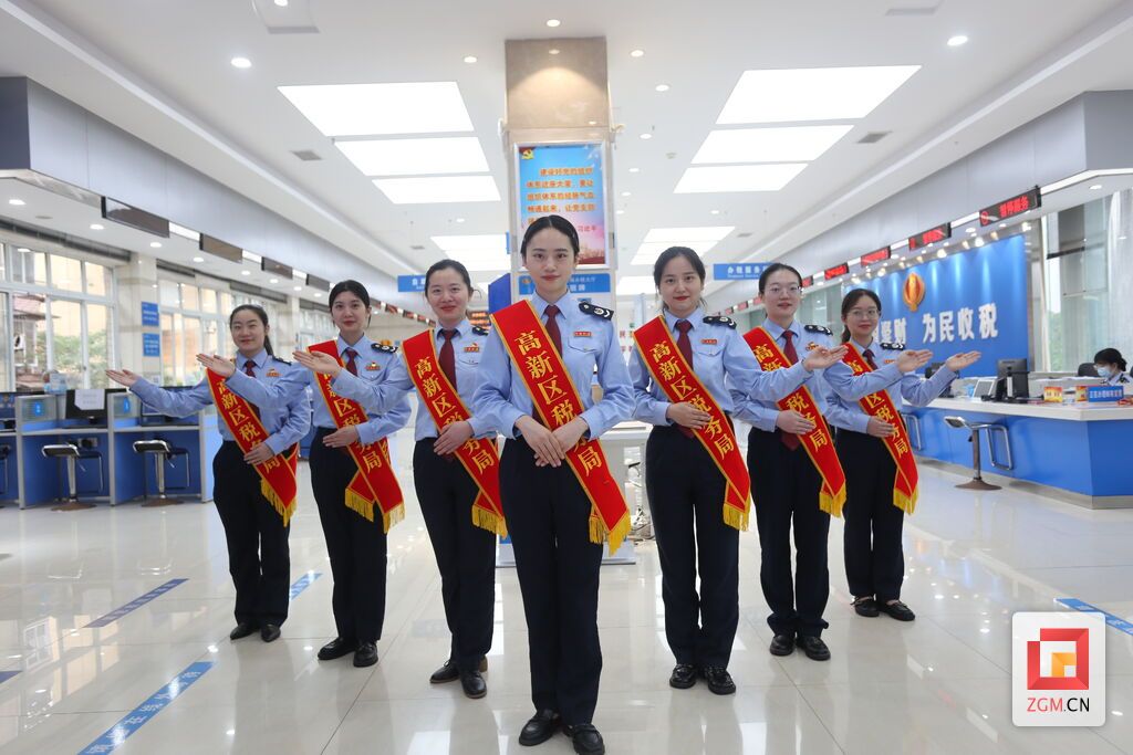 开展礼仪服务明星评选活动.JPG