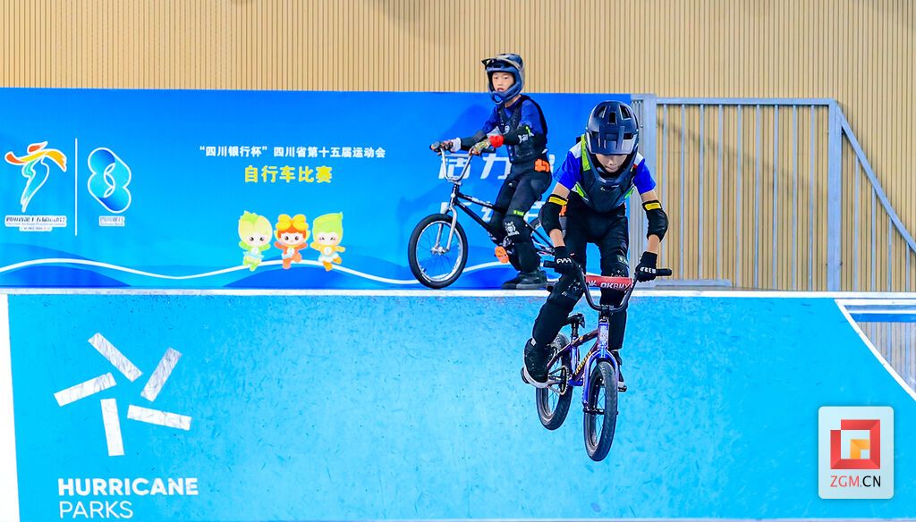 展现风采  记者 叶卫东 摄.jpg