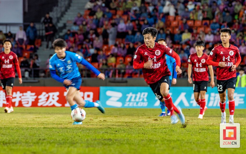 精彩角球 记者 叶卫东 摄.jpg