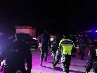 游客亲历西藏那曲地震：“晃了一分钟，桌上的氧气瓶都被震掉了”