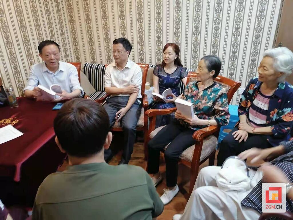 圖：開展小組集中學(xué)習(xí)