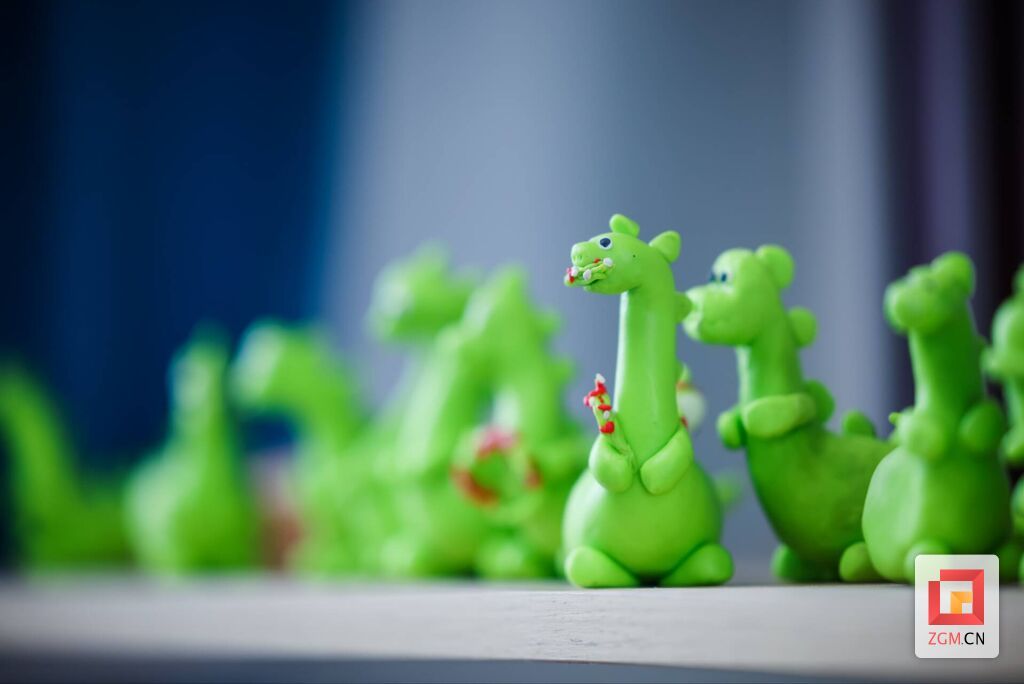 学生们制作的小恐龙.jpg