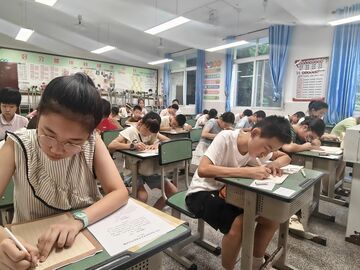 笔墨传承文化 省社会艺术书法考级自贡考点有序开考