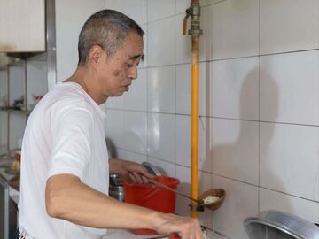 乐山老街面馆二十年之约：好好读书，就能免费吃面｜民情瞭望