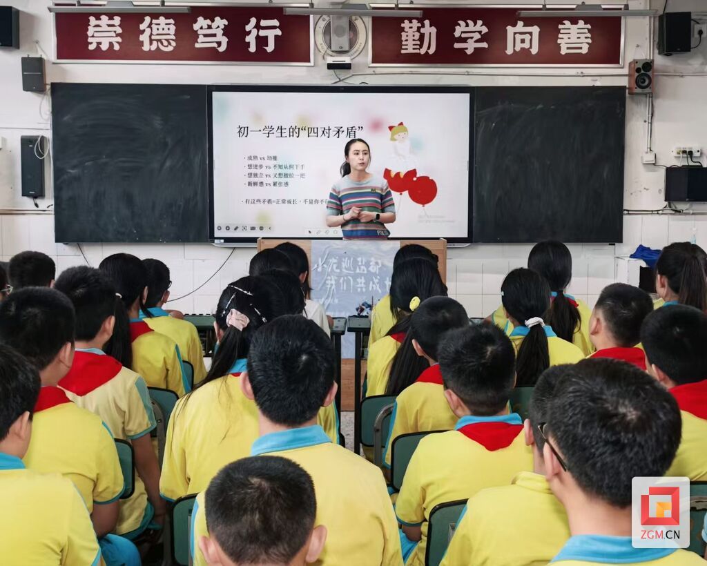 市法学会主办的法治活动走进德铭中学.jpg