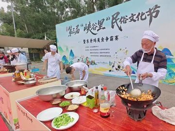自流井区：飞龙峡东升鸡更香了！“峡谷里”玩出民俗文化新花样