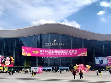 “自贡冷吃兔”亮相糖酒会 开展首日主题馆人气爆棚