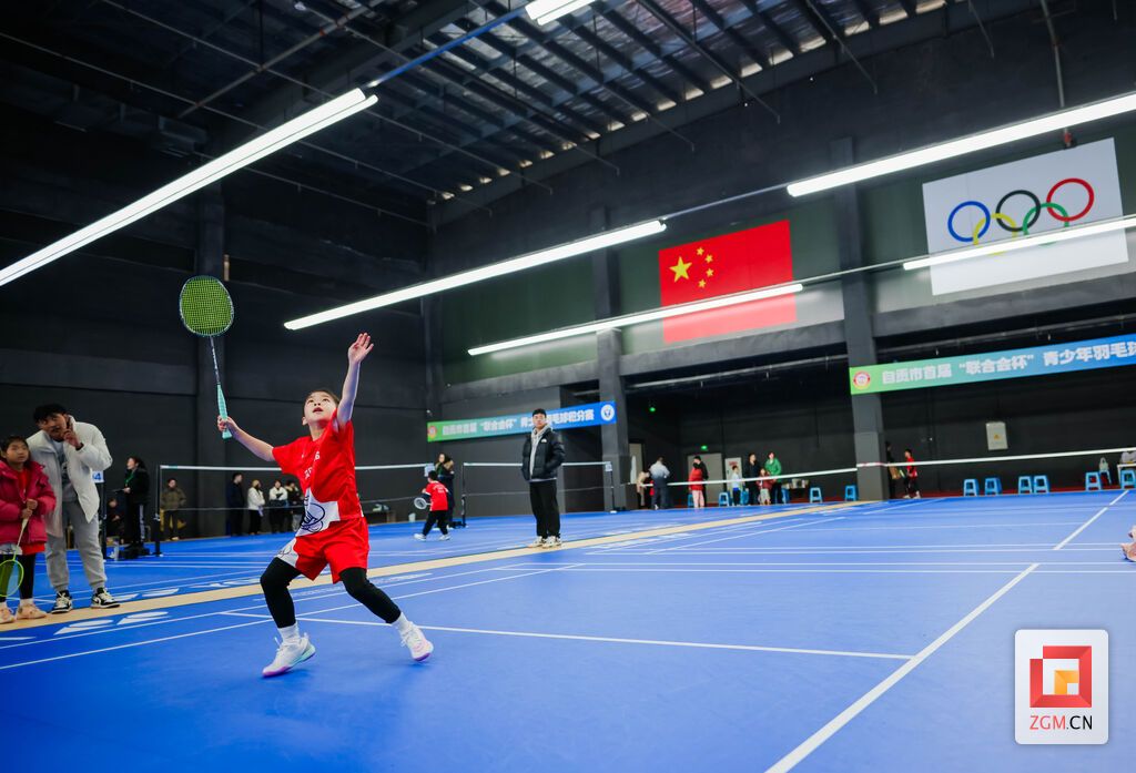 准备接球 记者 宋姿熠 摄.jpg