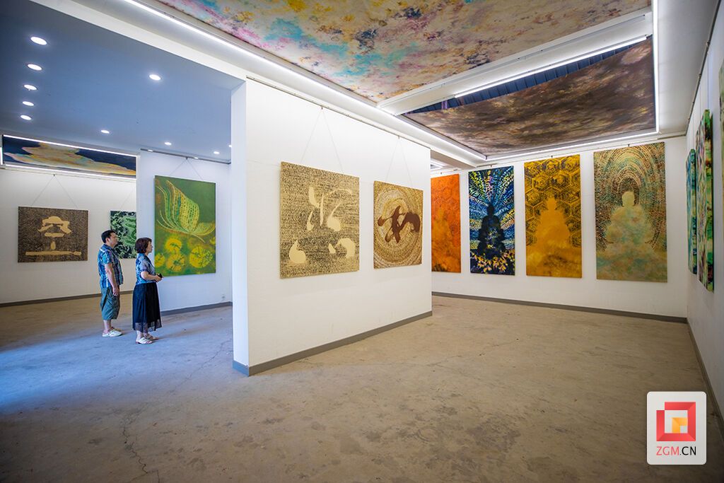 10艺术馆作品展厅.jpg