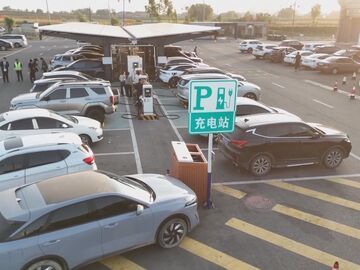 部分高速服务区推行充电“八分饱” 会成为常态吗？
