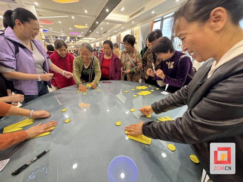 新华路社区开展“情暖重阳 乐在新华”主题趣味活动（1）.jpg