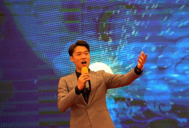 郭佳敏，海選演唱曲目《看我躍馬揚(yáng)鞭》