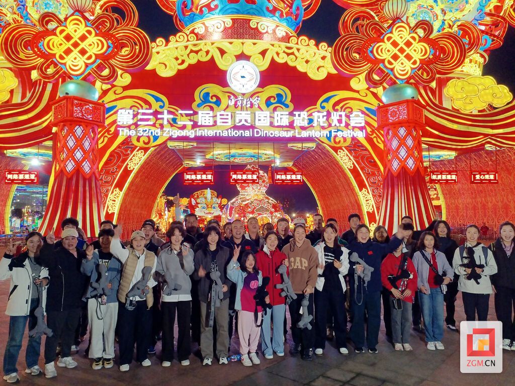 灯会留影 记者 陈凡逸 摄.jpg