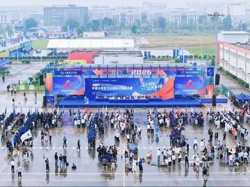 全国200余所高校大学生齐聚自贡，这群年轻人把飞机“手搓”上了天