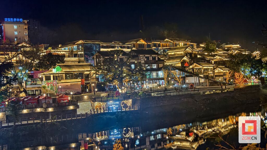 老街倒影 记者 罗祥瑞 摄.jpg