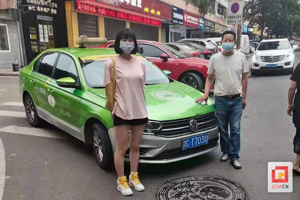 僅7日上午，我市愛心送考車出租車就平安將60名預(yù)約考生送達(dá)考點(diǎn)。其中一部分巡游送考出租車對(duì)沿途招停的考生進(jìn)行免費(fèi)運(yùn)載。