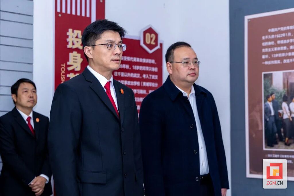 領(lǐng)導.jpg