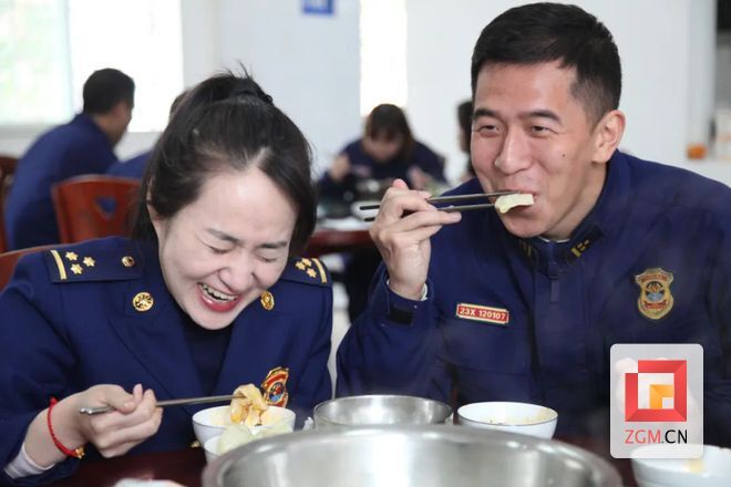 張喆與丈夫.jpg