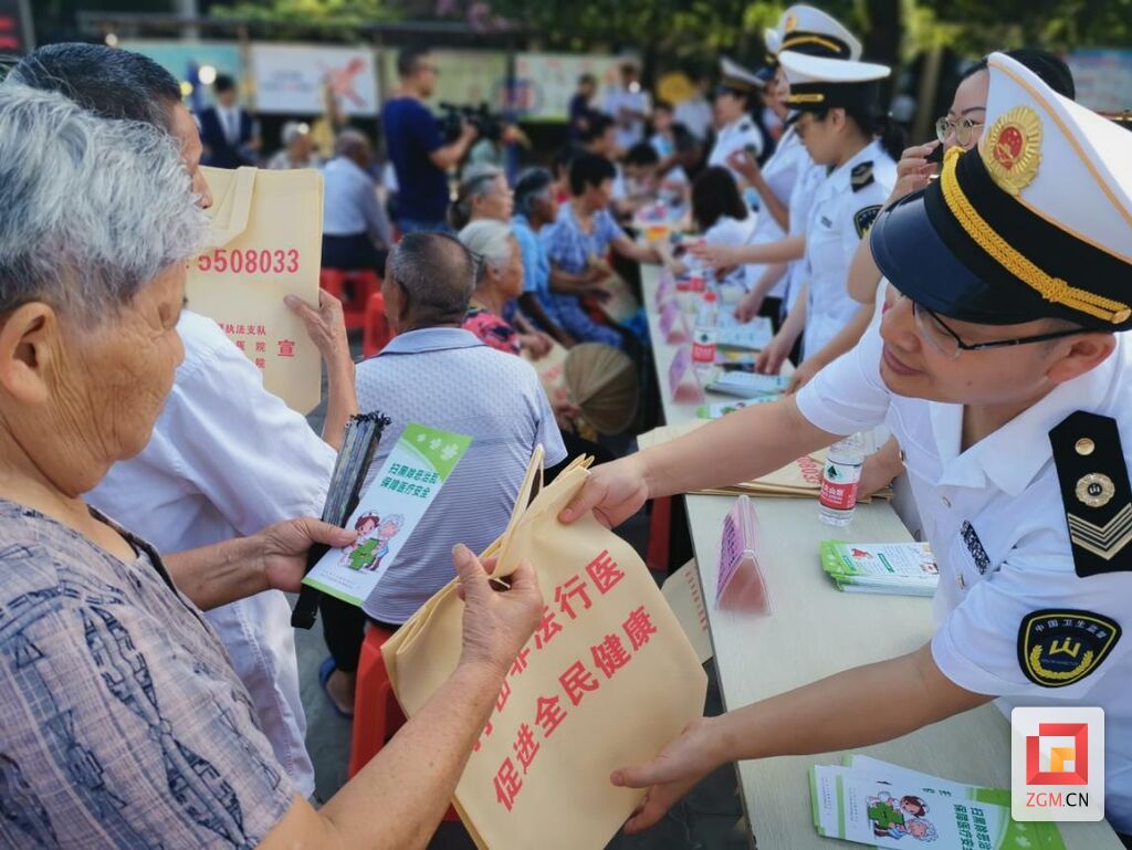 在鄉(xiāng)鎮(zhèn)開展打非宣傳.jpg