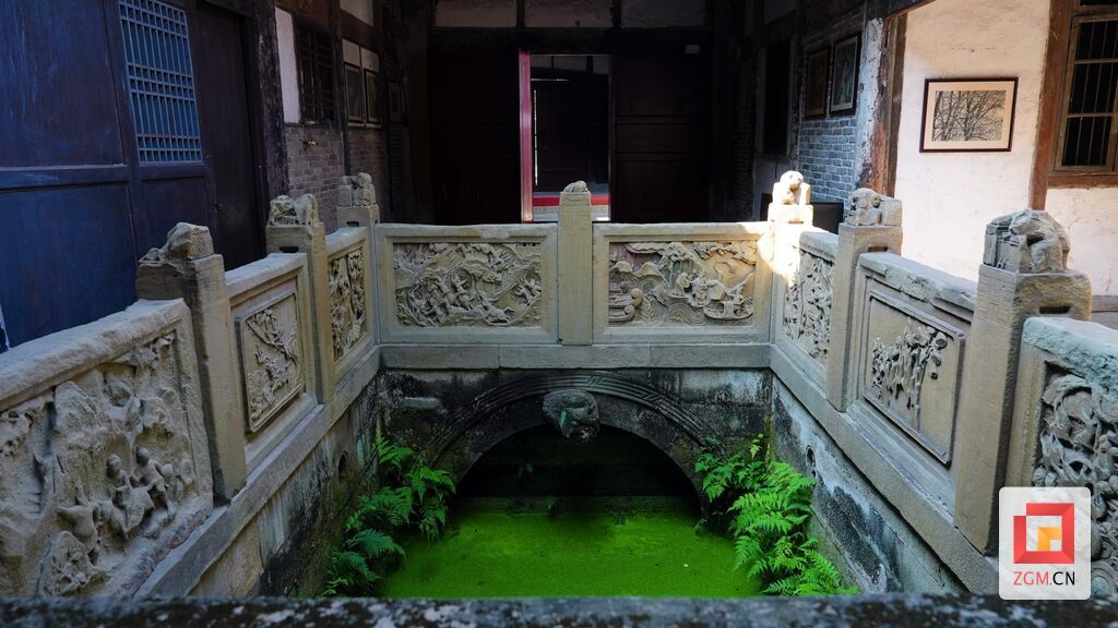 (6)古石池石刻栏杆雕工细腻,展现石刻艺术.jpg