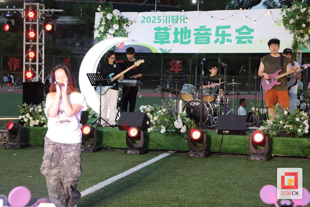 傾情演繹 記者 陳凡逸 攝.JPG
