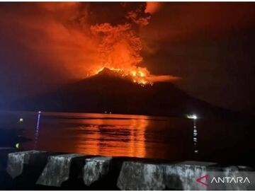 警戒级别提高！印尼鲁昂火山多次喷发 至少800人撤离