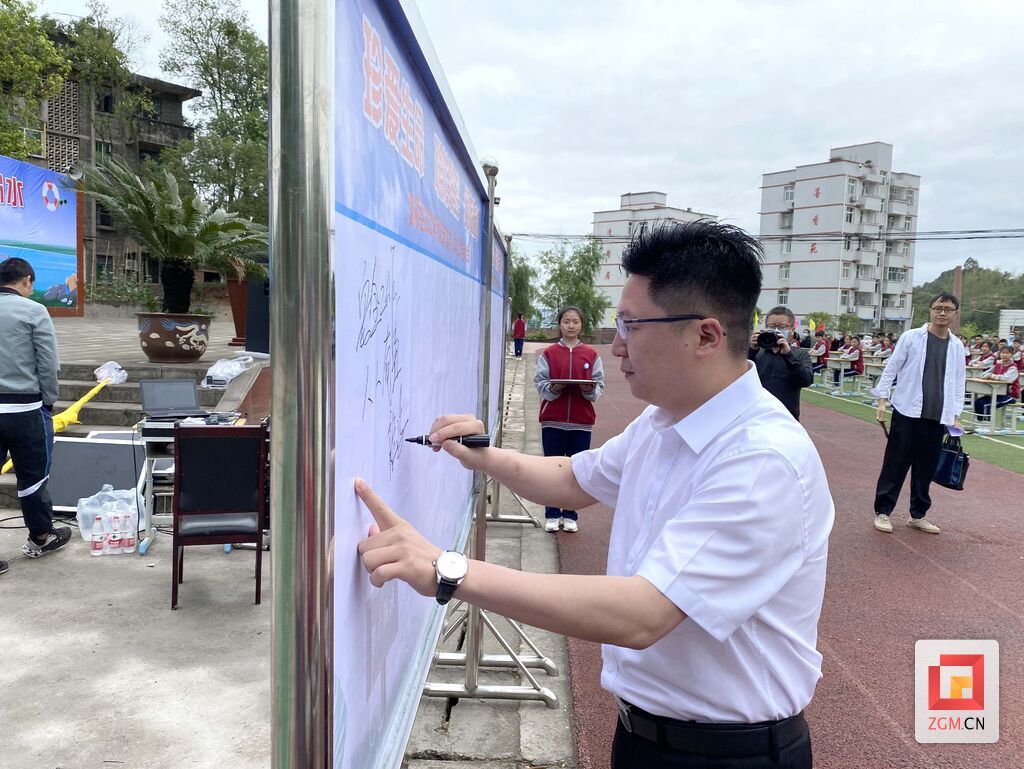下载图片 (2).jpg