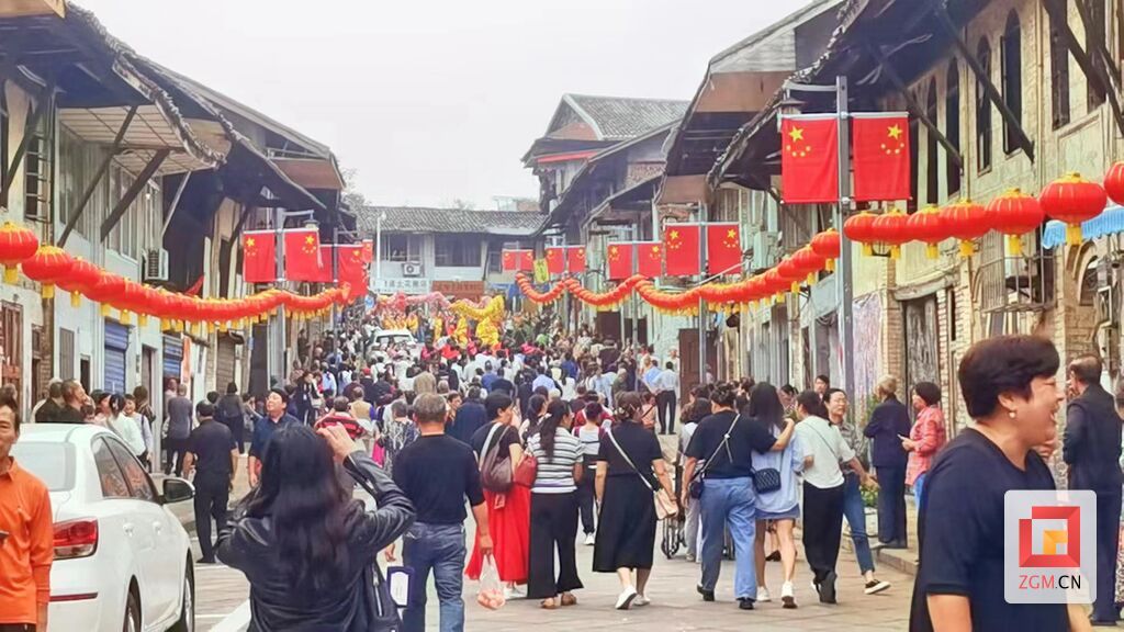 2023年中秋國(guó)慶首屆自貢貢井老街·河街民俗文化旅游節(jié)2.jpg
