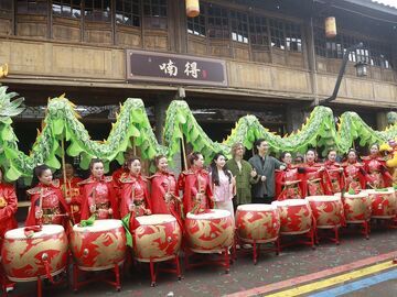 美国人江喃在眉山开茶馆，张口就来四川话