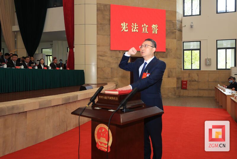 宪法宣誓.jpg