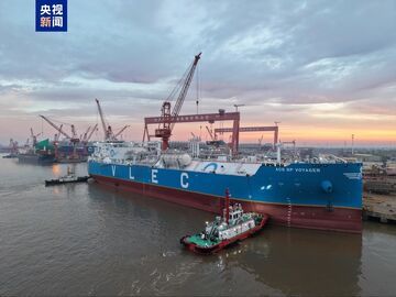 民营造船新突破 我国10万立方米超大型乙烷运输船出江试航