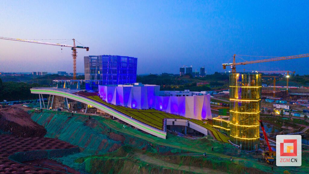 图：航拍建设中的自贡展览中心室外亮化工程安装