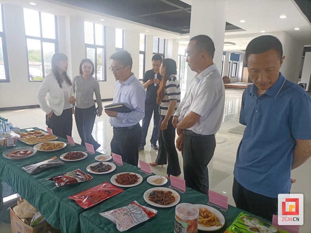 廉心服务工作现场2.jpg
