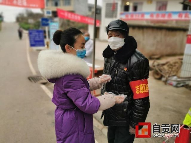 老黨員上崗.jpg
