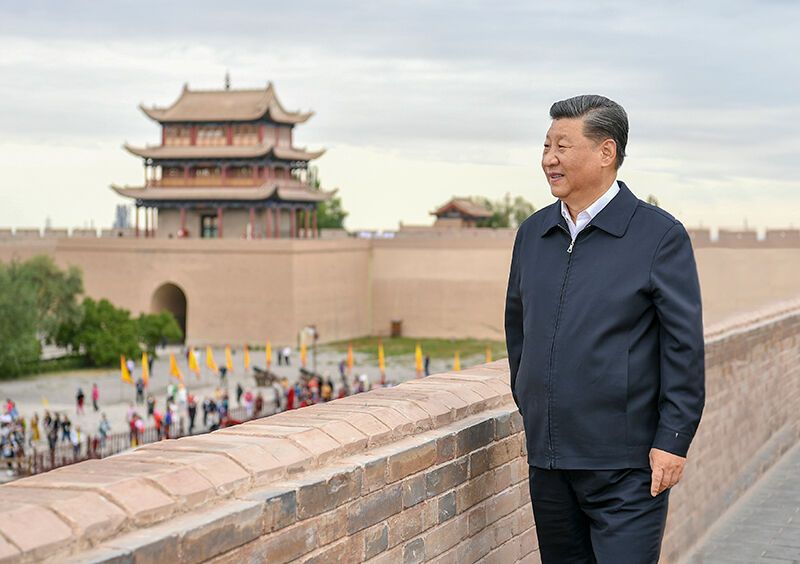 2019年8月20日,习近平总书记来到甘肃嘉峪关关城,登上城楼察看关城整体面貌,听取河西走廊长城、关隘历史文化情况介绍。