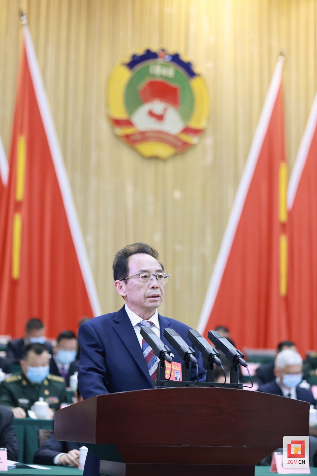 游開余作報(bào)告.jpg