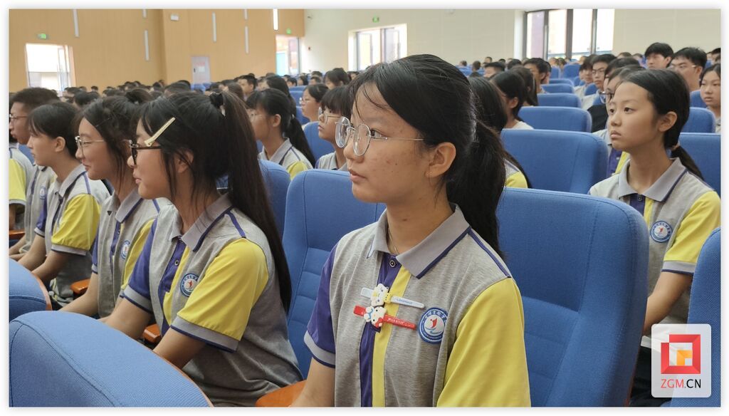 龙湖学生1.jpg