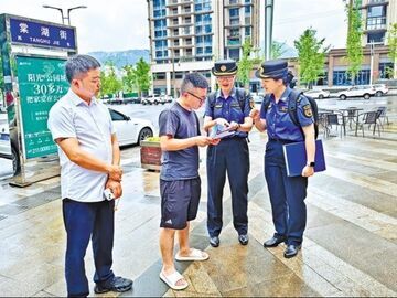 央媒看四川｜“背包城管”把服务送到家门口