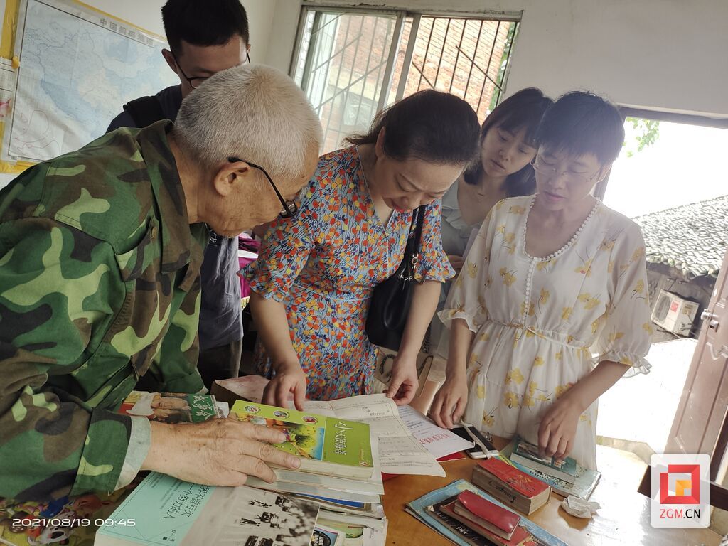 向鹽業(yè)歷史博物館捐贈(zèng).jpg