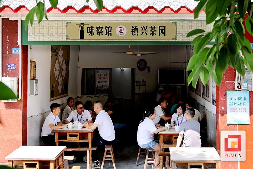 自貢市大安區(qū)紀(jì)委監(jiān)委設(shè)立“廉味察館”社情民意收集陣地，傾聽群眾急難愁盼（鄭勇 攝）.jpg