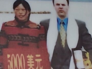 泪目！时隔20多年重返中国，“赛考斯”与治沙英雄殷玉珍重逢，两人都哭了