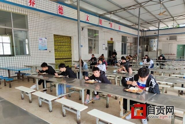 电信职校高三学生返校 (1).jpg