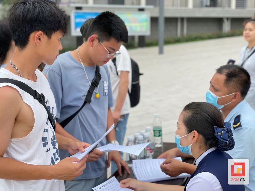 進(jìn)校宣傳